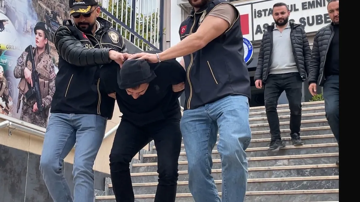 Ümraniye'de arabada oturan sevgililere maskeli gaspçı şoku! Çifti zorla araçtan indirdi: Çaldığı araçla başka hırsızlık yapacakken yakalandı