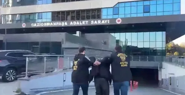 eyupsultanda-motosikletli-suphelilere-karsi-kararli-takip-polis-memuru-yaralandi-ekipler-takibi-birakmadi-1790278690485.jpg