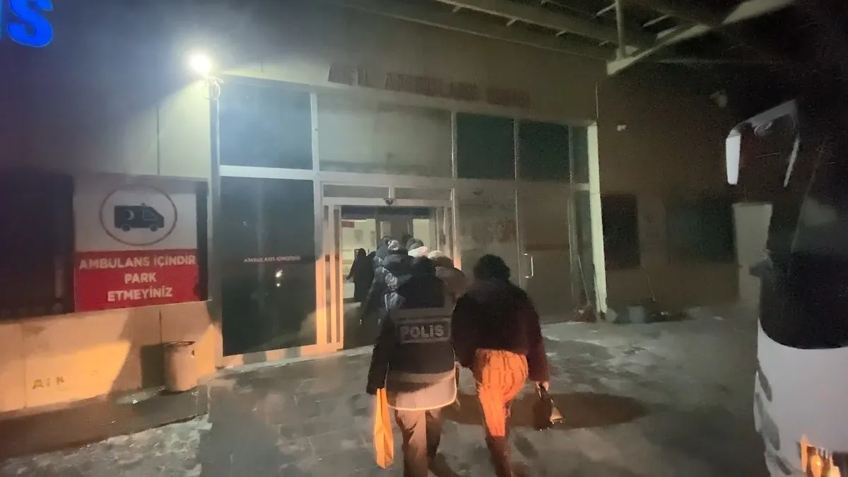 Kars'ta dev fuhuş operasyonu: 4 adresten 20 gözaltı! 21 kadın kurtarıldı Kars'ta dev fuhuş operasyonu: 4 adresten 20 gözaltı! 21 kadın kurtarıldı