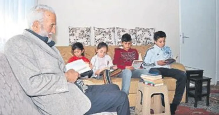 Evini kütüphaneye çevirdi