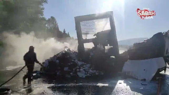 Anadolu Otoyolu’nda feci kaza: Sürücü, yanan tırın içerisinde yaşamını yitirdi | Video