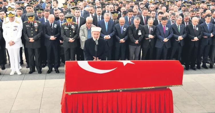 Şehidi devletin zirvesi uğurladı
