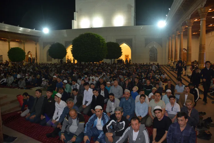 Ramazan ayının ilk teravih namazı kılındı