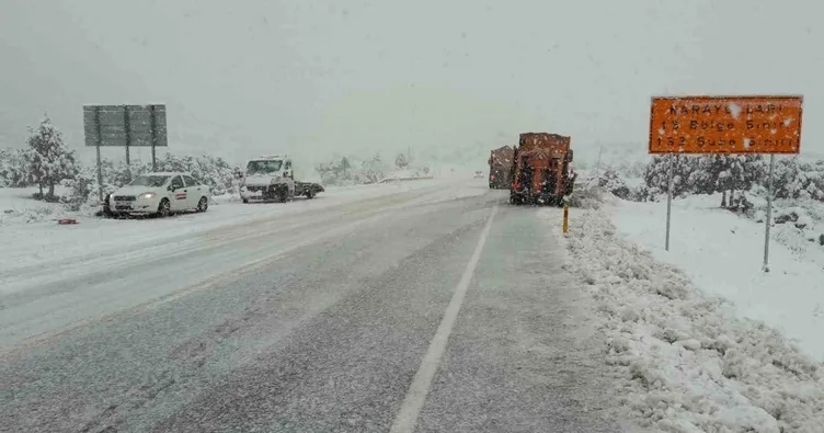Kıyıda fırtına dağlarda kar etkili oldu