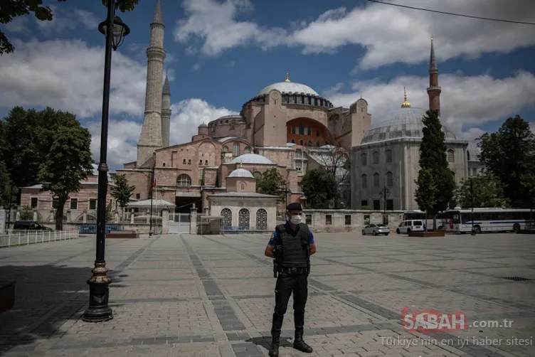 Εικόνες της τελευταίας στιγμής και όλες οι εξελίξεις από την Αγία Σοφία που προετοιμάστηκαν για την προσευχή της Παρασκευής