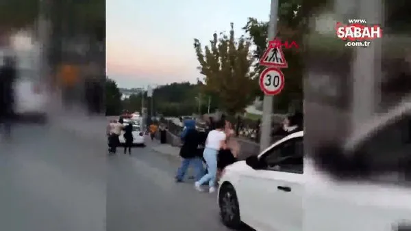 Arnavutköy'de çocukların kavgasına karışan aileler yumruklarla birbirine saldırdı | Video