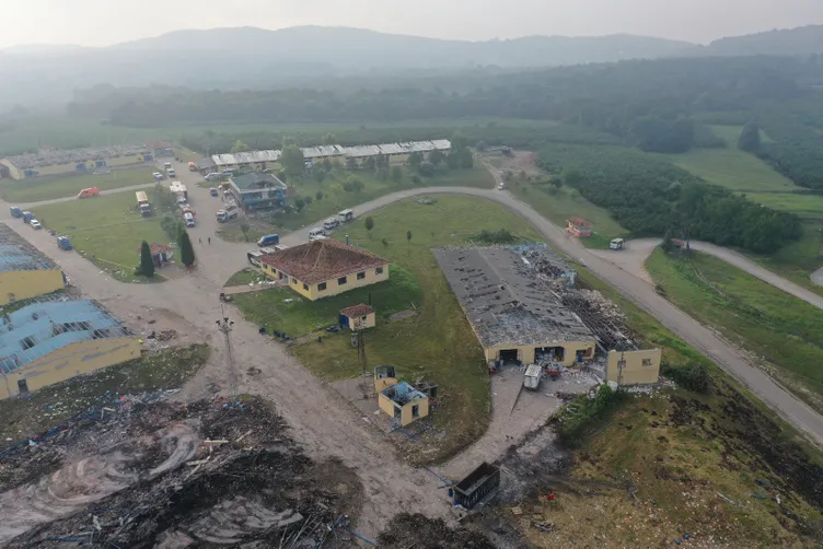 Son dakika! Sakarya'daki fabrika görüntüleri patlamanın şiddetini ortaya çıkardı!