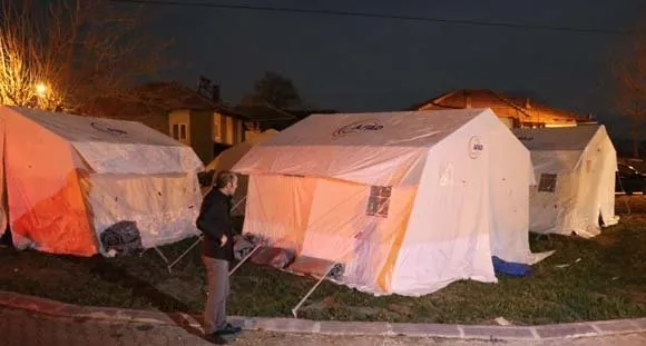 Bu görüntüler deprem ile beşik gibi sallanan Denizli’den