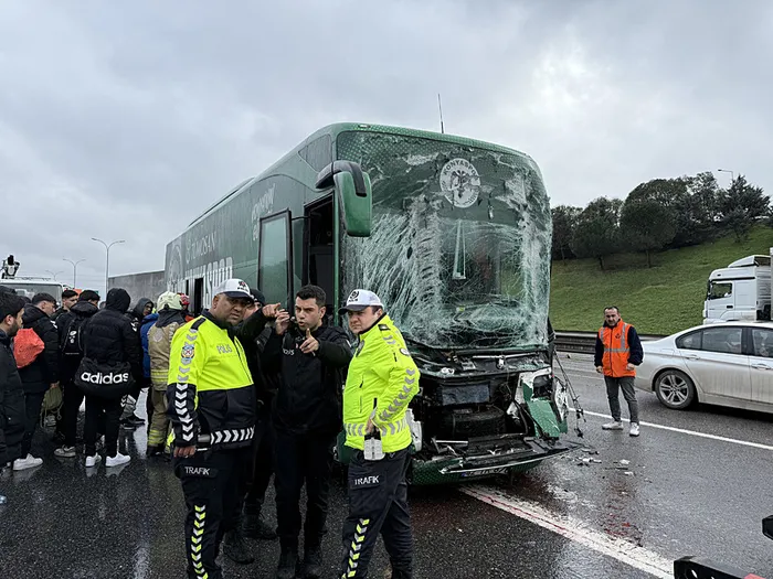 son-dakika-konyaspor-u-19un-takim-otobusu-tira-carpti-3-yarali-1769778873944.jpg