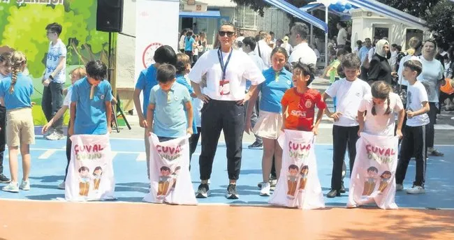 Okul bahçesinde festival coşkusu