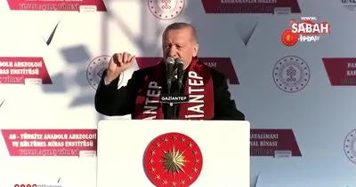 Başkan Erdoğan, gençlere eşlik etti: Beraber yürüdük biz bu yollarda | Video