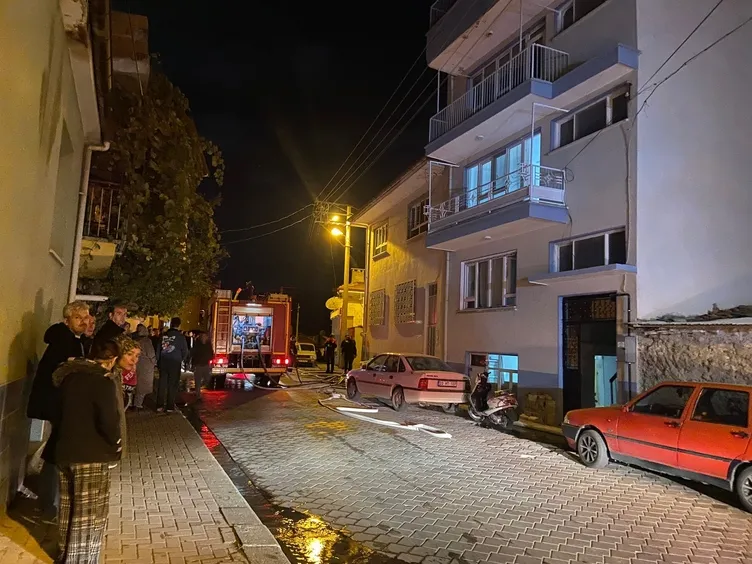 Müstakil evde çıkan yangın panik yarattı: Yaşlı adam son anda kurtarıldı!