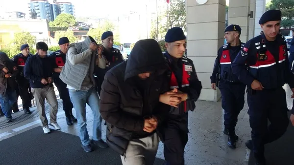 trabzon-merkezli-6-ilde-yasa-disi-bahis-operasyonu-bilgisayar-kasasindan-pos-cihazi-cikti-1792745216809.jpg