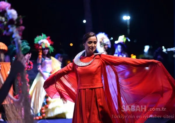 Narenciye motifli kıyafetlerden oluşan defile