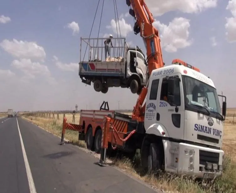 Nusaybin’de kaza yapan kamyonet mayınlı alana girdi