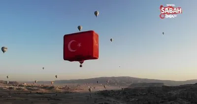 Dünyanın en büyük bayrak figürlü balonu 30 Ağustos için havalandı | Video