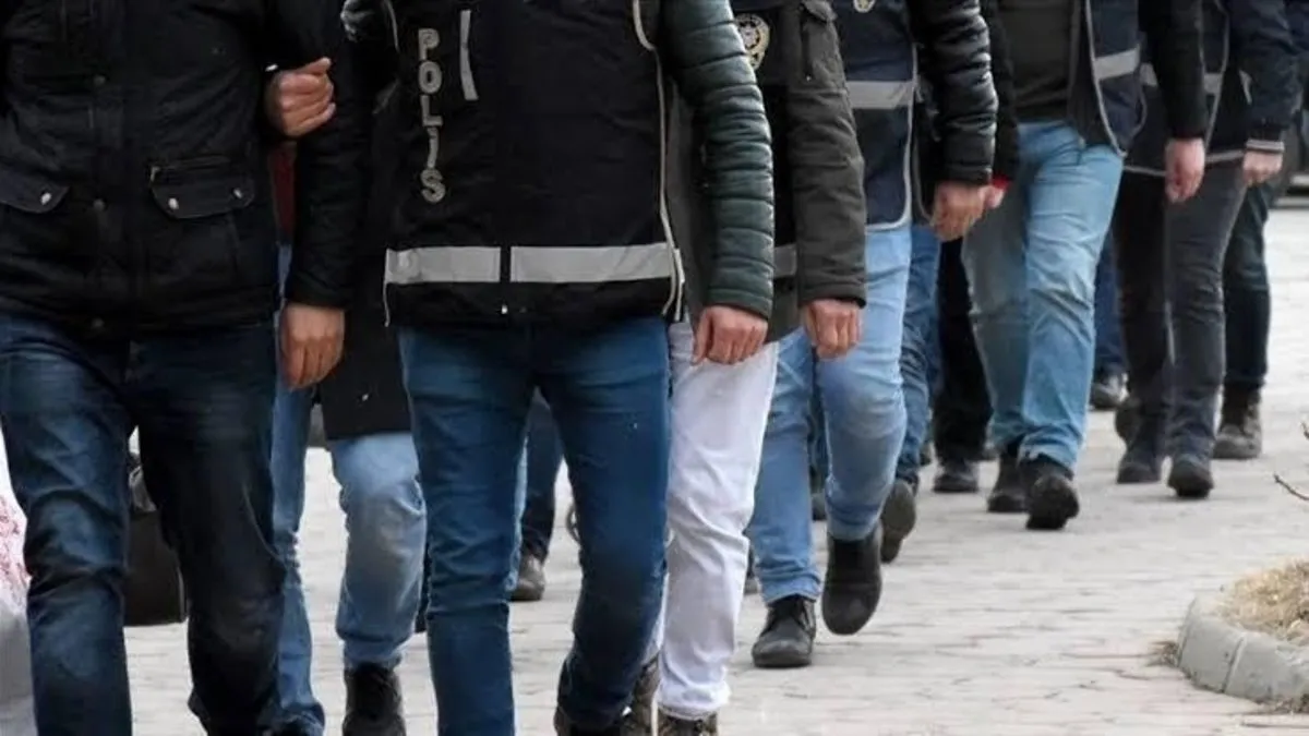 İzmir merkezli 6 ilde FETÖ operasyonu! 27 tutuklama