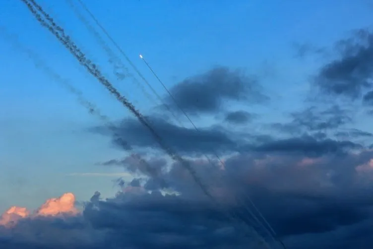 İsrail-Filistin savaşı son dakika: Hamas'tan Aksa Tufanı operasyonu! 'Savaş' durumu ilan edildi: Gazze'ye ağır bombardıman!