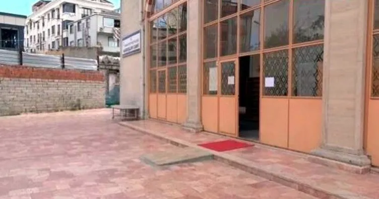 Cami avlusunda 3 günlük bebek bulundu