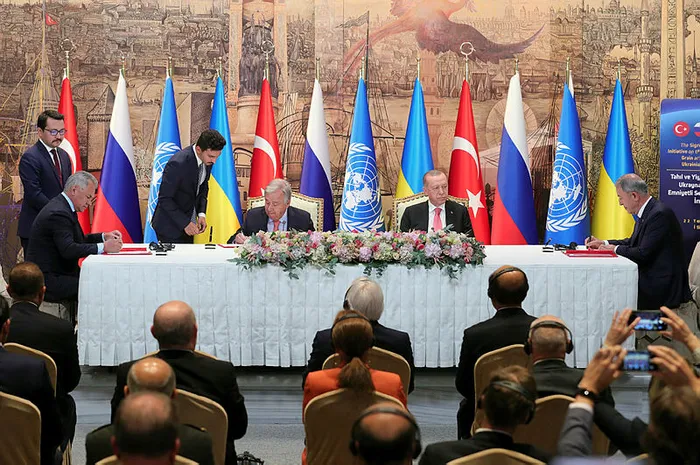 son-dakika-haberi-tahil-koridoru-icin-imzalar-atildi-baskan-erdogan-duyurdu-denetim-istanbulda-olacak-1658502146619.jpg