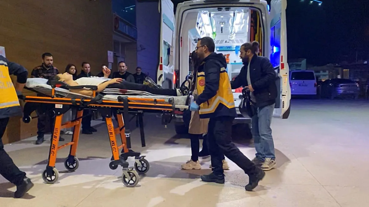 Bursa’da genç kızların tartışması bıçaklı kavgaya döndü: 2 yaralı Bursa’da genç kızların tartışması bıçaklı kavgaya döndü: 2 yaralı