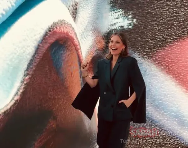 Aslı Enver minik kızı Elay’ı da aldı Londra’nın altını üstüne getirdi! İşte Elay’ın soğukta sevimli o pozu!