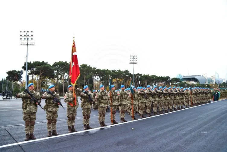 Türk askeri Azerbaycan’da! Bakü sokaklarında ’Vatan sana canım feda’ sesleri