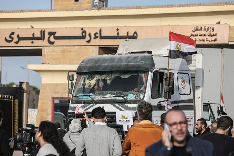 Ateşkesin ardından yardım tırları Gazze’de!