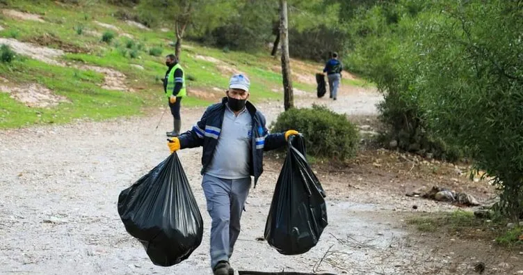 Gönüllüler ’Cennet Koy’da çevre temizliği yaptı