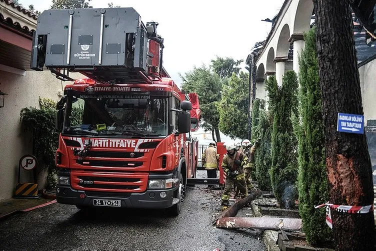 Çengelköy'de yanan tarihi Vaniköy Camii imamından son dakika açıklaması! Ziynem eşyalarımı yangın sonrası bulamadık...