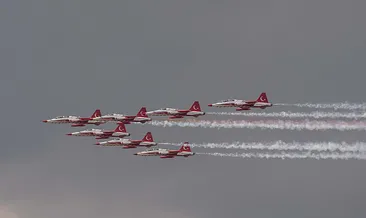 Türk Yıldızları Ankara semalarında prova uçuşu yaptı