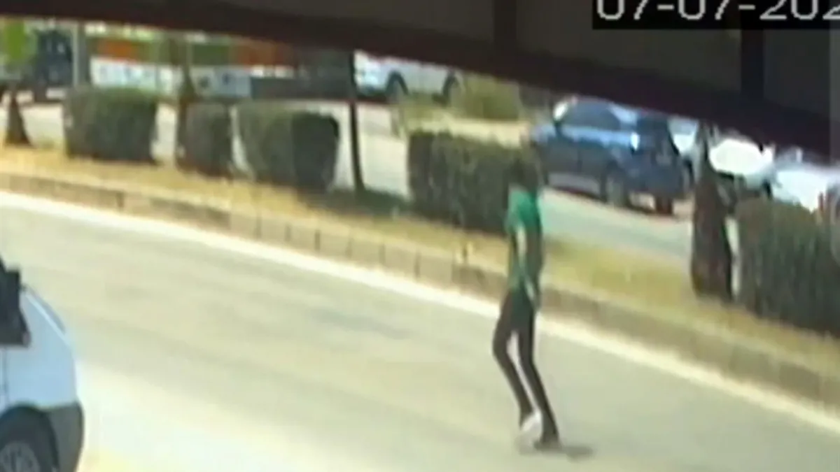 Adana’da adliye önünde silahlı kavga: 2 kişi yaralandı Adana’da adliye önünde silahlı kavga: 2 kişi yaralandı