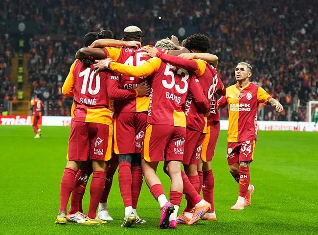 canli-super-ligde-dev-derbi-besiktas-galatasaray-macinin-11leri-belli-oldu-1772894340442.jpg