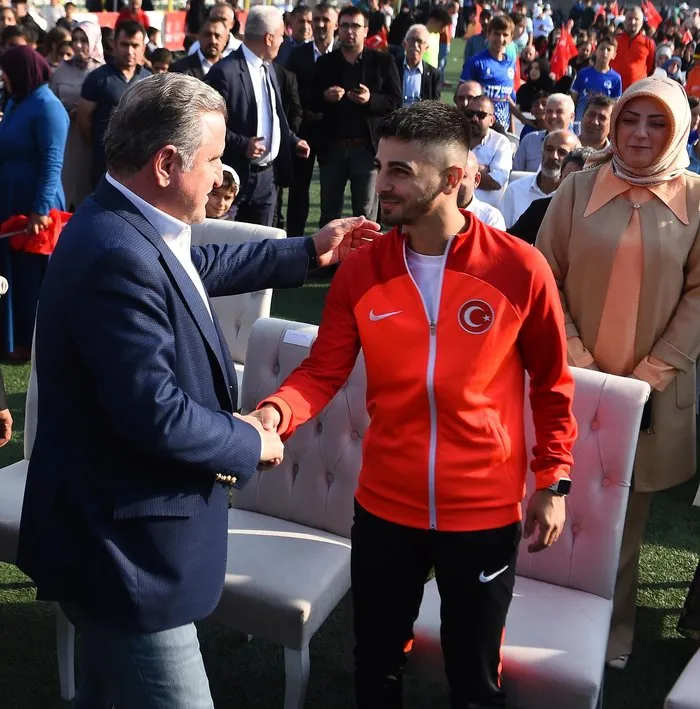 nenehatun-ahmet-calik-spor-kompleksi-acildi-turk-gencligimize-hayirli-olsun-1697294119927.jpg