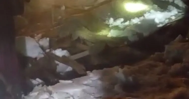Yoğun kar yağışı nedeniyle ahır çöktü, 40 hayvan telef oldu