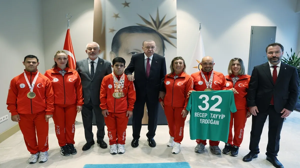 Başkan Erdoğan Türkiye Özel Sporcular Spor Federasyonu temsilcilerini kabul etti!