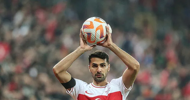 Galatasaray'a Zeki Çelik müjdesi! Roma kararını veriyor Galatasaray'a Zeki Çelik müjdesi! Roma kararını veriyor