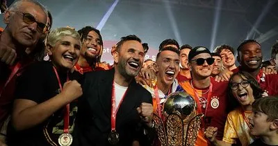 Son dakika haberi: Galatasaray şampiyonluk kupasını aldı! Stadyumda görkemli kutlama...
