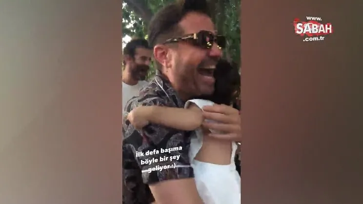 Kenan Doğulu'nun kucağından inmek istemeyen minik hayranı yüzleri gülümsetti! İşte o anlar | Video