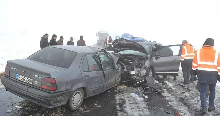 Aksaray’da iki otomobil çarpıştı: 1 ölü, 6 yaralı