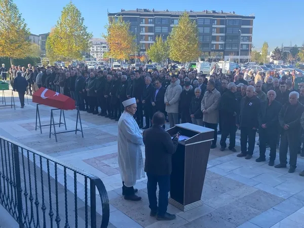 emekli-vali-muhittin-keskin-dualarla-defnedildi-1763211473389.jpg