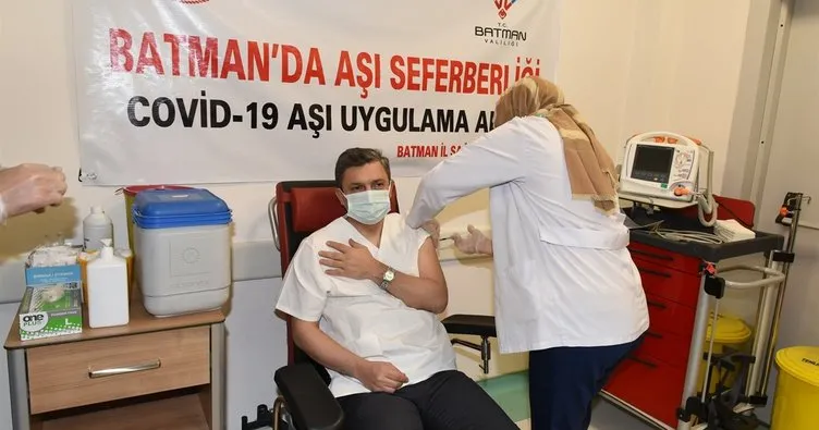 5. doz aşısını olan Vali Şahin, vatandaşları aşı olmaya davet etti