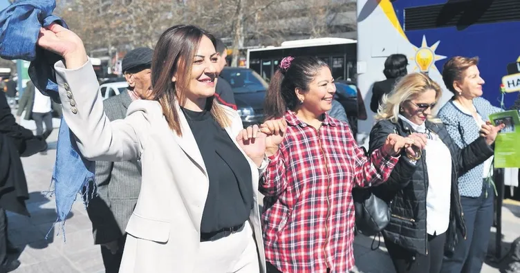 Halay çektiler şarkılar söylediler