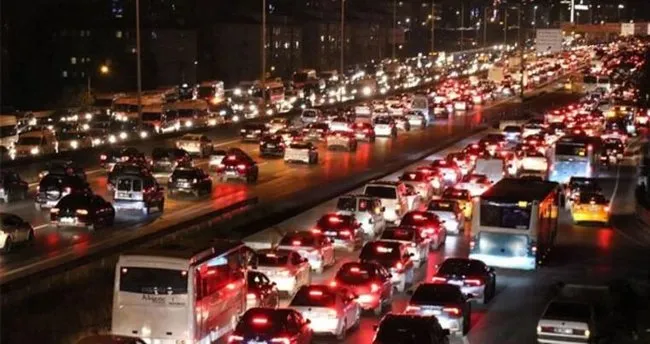 İstanbul'da trafik yoğunluğu artıyor! Oran yüzde 83'e ulaştı - Sabah