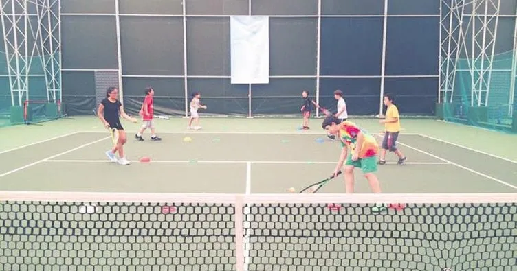 Dar gelirli ailelere tenis eğitimi