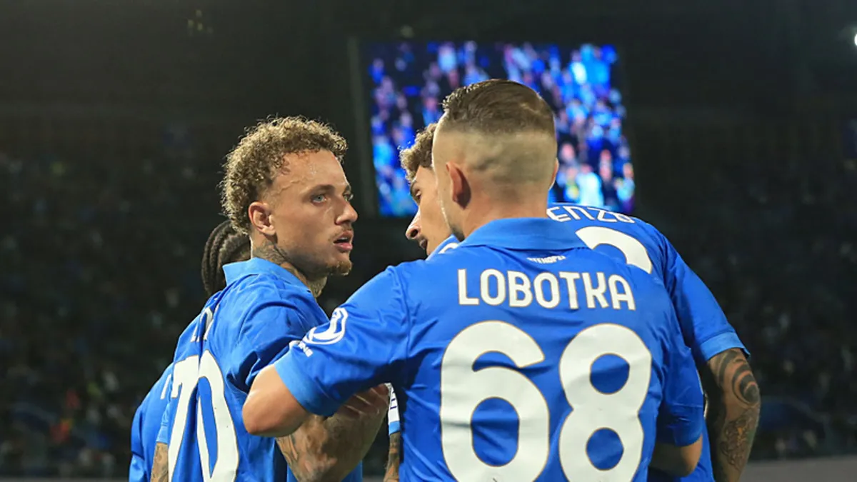 Napoli, Frosinone engelini rahat geçti!