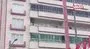 Balkon korkuluklarına çıkan küçük kız yürekleri ağza getirdi | Video
