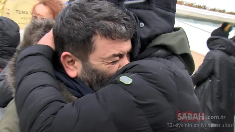 Oyuncu Bülent Şakrak annesini gözyaşları içinde son yolculuğuna uğurladı!
