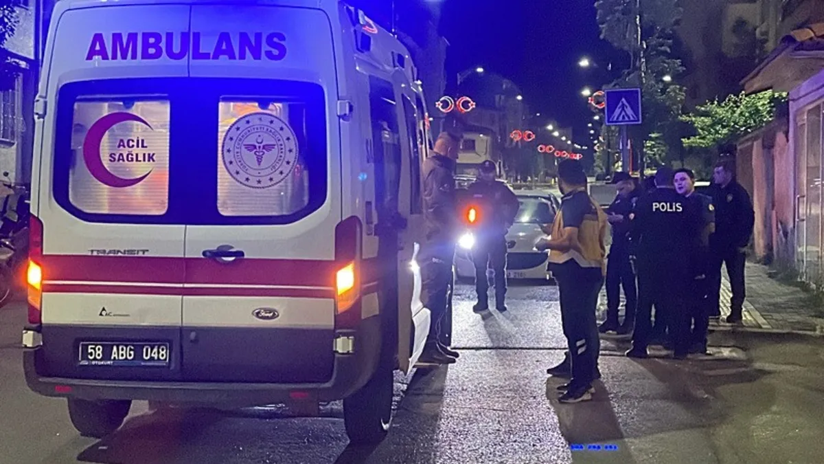 Sivas'ta iki grup arasında bıçaklı kavga yaşandı, 4 kişi yaralandı.