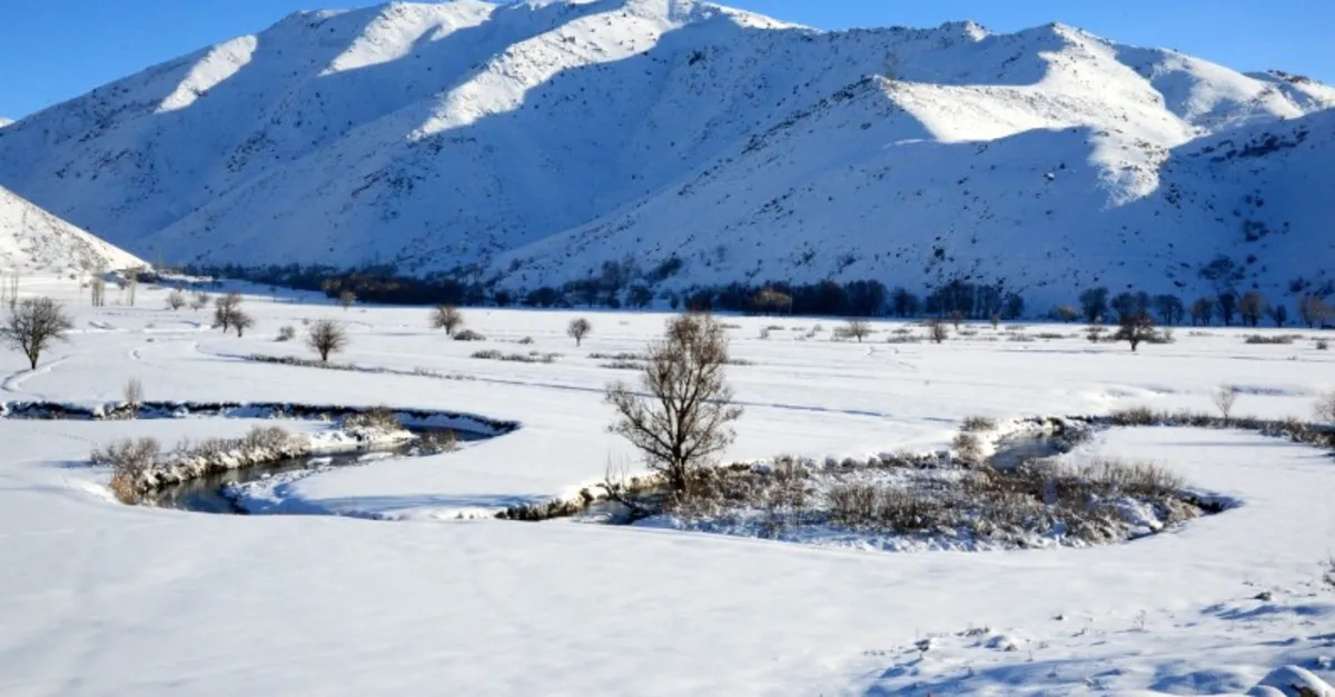 Donan göl ve menderesler görsel şölen sunuyor - Turizm Haberleri